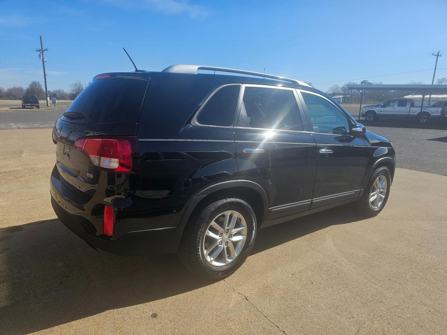 2015 BLACK Kia Sorento LX 2WD (5XYKT4A65FG) with an 2.4L L4 DOHC 16V engine, 6-Speed Automatic transmission, located at 533 S Seven Points BLVD, Seven Points, TX, 75143, (430) 255-4030, 32.313999, -96.209351 - Photo#2